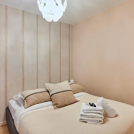 Centrer Of By Prestige Paris