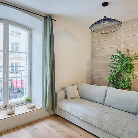 Centrer Of By Prestige Paris