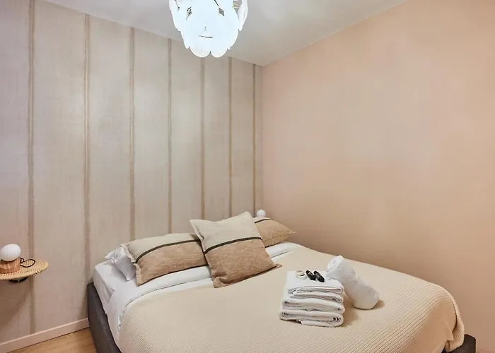 Centrer Of By Prestige Paris